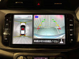 アラウンドビューモニターは真上から見下ろした様に車の周囲を表示することで、駐車時の安全性と利便性を高めます。