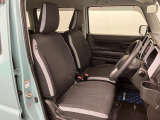【フロントシート】さまざまな体格の方が快適に運転ができるよう配慮したシートになっております。