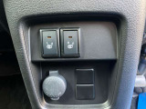 運転席助手席はシートヒーター付き。