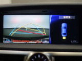 バックモニターで、後方を確認しながら安心して駐車することができます。運転初心者も熟練者も必須の機能ですよ!