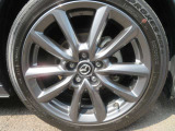 純正アルミホイール装備