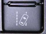 車線逸脱警報装置を装備しております。