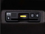 装備されているビルトインタイプのホンダ純正ETC車載器です。セットアップしてからご納車致します。ETCカードを差し込めば高速道路の出入り口ゲートを楽々通過出来ます。