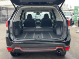 後席を格納すると、これだけの広さが!シーンに合わせたシートアレンジで、大きな荷物も積むことが出来ます♪