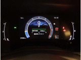 とっても見やすいメーターです。夜間時はラグジュアリーな気分にさせてくれる照明が魅力ですので、夜のドライブも楽しみになりますよ♪