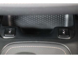 【シートヒーター】 シートの座面などヒーターで暖めてくれる。寒い冬には快適な機能