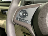 ステアリングにオーディオ操作スイッチが付いています。オーディオ画面に直接タッチしなくても操作が出来ますので、運転に集中できます。