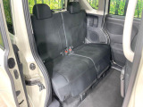 後部座席も気になるようなキズ・汚れやへたり等、大きなダメージはなく、良好な状態です。