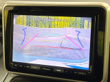 【バックカメラ】駐車時に後方がリアルタイム映像で確認できます。大型商業施設や立体駐車場での駐車時や、夜間のバック時に大活躍!運転スキルに関わらず、今や必須となった装備のひとつです!