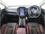 ■視界良好で運転しやすいコックピットです。シンプルで操作性の良いインパネ回りにデザインされ、SUBARUは安全性能に徹底的にまでこだわった視界設計を行っています。