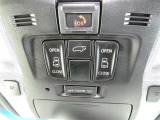 電動スライドドアのスイッチで車内からもスライドドアの開閉ができます。イージークローザー機能で半ドアになることも防止してくれます。