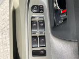 【パワーウインドウ】運転席のスイッチで、各席の窓ガラスの開閉ができます!あると便利ですよね!
