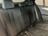 ご納車前に、リア3面にプライバシーフィルムの施行も可能です。荷物の盗難防止、UVカット等の効果があります。プロが選ぶ高耐久、高品質なフィルムは種類も豊富で仕上がりも非常に綺麗です。