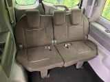 3列目シートはもちろん状態良好☆大人でもゆったりと座って頂けますので、大人数でのお出かけもラクラクです♪ご家族で、気の知れた仲間で、ドライブに行くのが楽しみですね♪