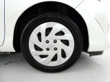 【純正ホイール】・・・純正ホイールでタイヤの山もしっかり残っております!ユーカー選びのポイントのひとつです。