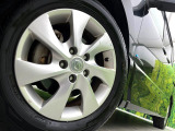 【純正16インチアルミホイール】外観にマッチした純正アルミホイールを装着しております。各種社外アルミホイールや、スタッドレスタイヤも取扱いしております。是非ご相談ください♪