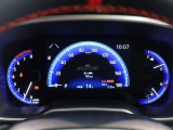 とっても見やすいメーターです。夜間時はラグジュアリーな気分にさせてくれる照明が魅力ですので、夜のドライブも楽しみになりますよ♪