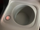 フロントのカップホルダーは暖かい飲み物を保温してくれるほっとカップホルダーを採用♪
