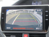 バックガイドモニターで、後方を確認しながら安心して駐車することができます。運転初心者も熟練者も必須の機能ですよ!