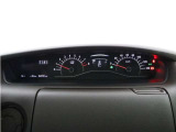 インパネ上部に見やすいスピードメーターを配置し、インフォメーションディスプレイ搭載で運転に役立つ情報を見やすく表示します。