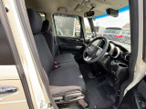 開口も広くシート位置も適度な高さですので乗降ラクラク!シートの高さ調節も可能です◎足元もゆったりしてますよ!!