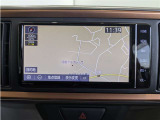 純正ナビを装備。タッチパネル式で使いやすく、お出かけもラクラクです。