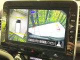 【アラウンドビューモニター】専用のカメラにより、上から見下ろしたような視点で360度クルマの周囲を確認することができます☆死角部分も確認しやすく、狭い場所での切り返しや駐車もスムーズに行えます。