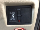 【片側パワースライドドア】片側がパワースライドドアになっており、運転席のスイッチやスマートキーでも開閉が可能です!開口部も広いので乗り降りも楽々♪