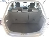 リアシートを使用していても、しっかり積めるワイドなトランクスペース!
