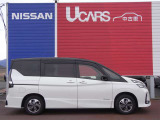 純正大型ナビのほか、後席モニター、プロパイ、アラモニ、LEDヘッドR、ハンズフリー両側ATスライドドア、ETC、デュアルエアコン、シートヒーター、リモスタなど豪華装備が満載です。
