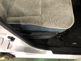 痛みの出やすい運転席シートの角、フロアマット、座面、ともに良好です