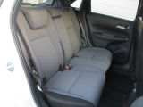 リヤシートもスペース確保されており快適空間☆