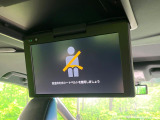 【フリップダウンモニター】大画面モニターで後席でもエンタメをお楽しみいただけます。小さなお子様にも大人気の装備です♪