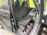 運転席シート廻りは使用感も少なく、良好な状態となっています。前オーナー様が丁寧に使っていたことがよくわかりますね。