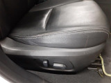 ■ 装備6 ■ 黒革電動シート