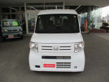 ご覧のお車は現在当店中古車展示場にて展示中です!
