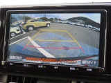 バックモニター付きでガイドラインがモニターに表示され、車庫入れや縦列駐車などの際に役立ちます!