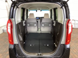 リアシートを倒すと、ラゲッジスペースを広くお使いいただけます!