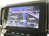 純正ナビを装備。タッチパネル式で使いやすく、お出かけもラクラクです。