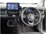 スタイリッシュなデザインのインパネ。各操作スイッチは使いやすい位置に配置されてます。