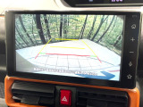 【バックカメラ】駐車時に後方がリアルタイム映像で確認できます。大型商業施設や立体駐車場での駐車時や、夜間のバック時に大活躍!運転スキルに関わらず、今や必須となった装備のひとつです!