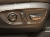 パワーシート搭載。微妙な調整が手軽にでき、ピッタリのポジションで運転することが可能です。