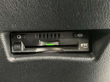 ETC車載器搭載しております。高速道路も料金支払いレーンに並ばず通過でき、とても便利です。ETCカードもお車購入時に入会する事ができます。お気軽にお問い合わせ下さい。