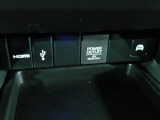 【POWEROUTLET】12V電源ソケットを設置しております。周辺機器の充電にご利用頂けます☆USB端子&HDMI端子も装備☆音楽や映像をナビ画面でお楽しみいただけますね◎