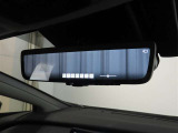 デジタルインナーミラー装備!車両後方のカメラの映像をデジタル補正で視認性を向上させてインナーミラー内に表示します♪視界を遮るものがなく、後席に同乗者がいても後方を確認しやすく安心です♪