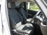 ゆったり大きくサポートも深いフロントシートです。室内はクリーニング済みです。