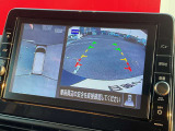 上から丸見えアラウンドビュー!車を真上から見下ろした様な映像を映し出すアラウンドビューモニター。これで車庫入れもラクラク。