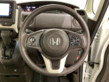 ハンドルにHondaセンシング系のクルーズコントロールやレーンキープアシストなどのスイッチと、オーディオの操作スイッチが装備されています。ハンドルから手を離さず安全に操作できます。