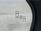 車線変更時の後方確認をアシストしてくれるブラインドスポットモニター!ドアミラーの死角を検知してくれるから車線変更もスムーズです。