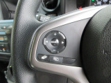 ハンドルにオーディオの操作スイッチが装備されています!視線を前方から外さずハンドルから手を離さずに操作できるのでとっても安全ですね♪